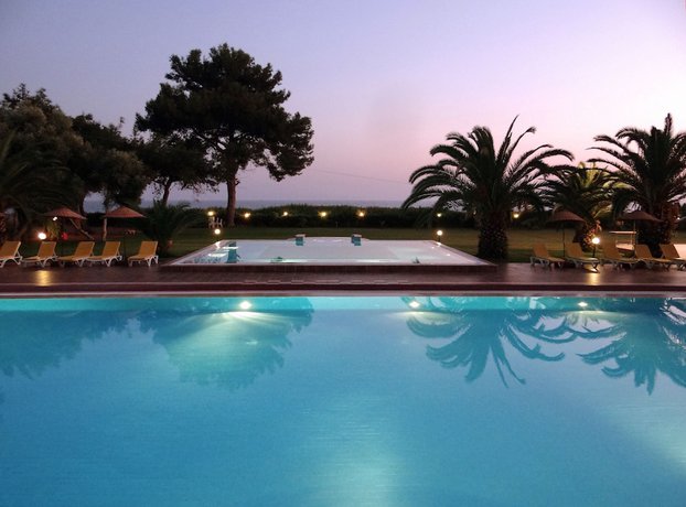 Imagen de la piscina del Denizati Holiday Village. Foto 19