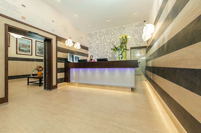 Imagen de los interiores del Des Artistes Budget Rooms. Foto 17