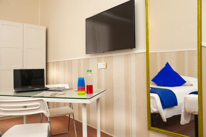 Imagen de la habitación del Des Artistes Budget Rooms. Foto 10