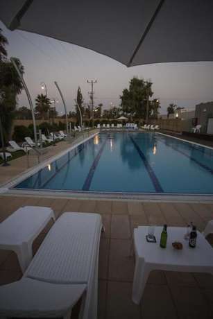 Imagen de la piscina del Desert Irus Hotel. Foto 17