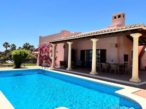 Imagen de la habitación del Desert Springs Resort. Foto 20