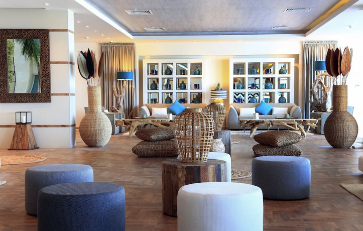 Imagen de los interiores del Design Plus Seya Beach Hotel. Foto 16