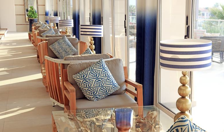 Imagen de los interiores del Design Plus Seya Beach Hotel. Foto 17