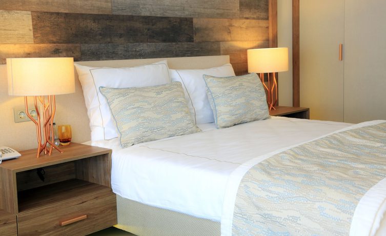 Imagen de la habitación del Design Plus Seya Beach Hotel. Foto 8