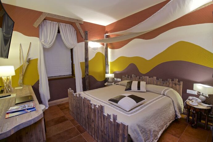 Imagen de la habitación del Design Suite Tirano. Foto 16