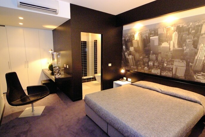 Imagen de la habitación del Design Suite Tirano. Foto 19