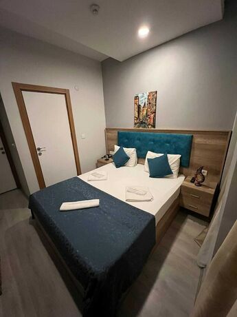 Imagen de la habitación del Destinia Pera Suites. Foto 13