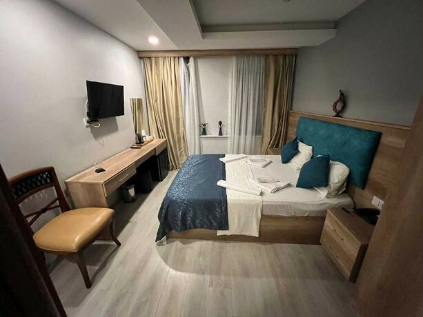 Imagen de la habitación del Destinia Pera Suites. Foto 15