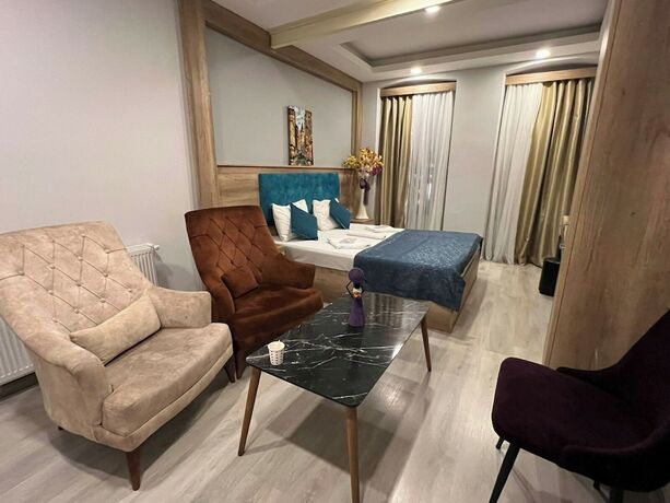 Imagen de la habitación del Destinia Pera Suites. Foto 16