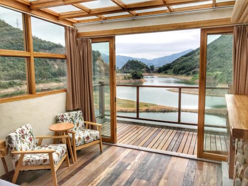 Imagen general del Deyishe Warm Night Lakeview Homestay. Foto 3