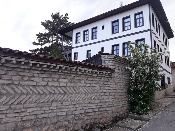 Imagen general del Dibekonu Konak. Foto 1