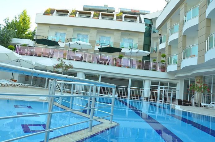 Imagen de la piscina del Dickmann Elite Hotel. Foto 7