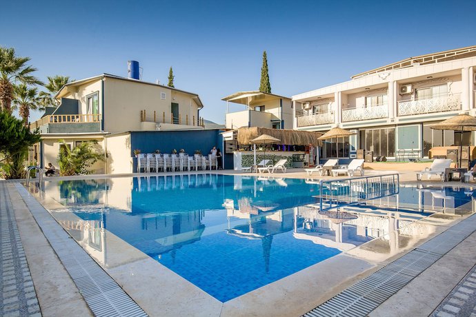 Imagen de la piscina del Dimora Boemo Hotel. Foto 20