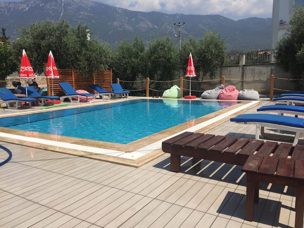 Imagen de la piscina del Dinc Otel. Foto 17