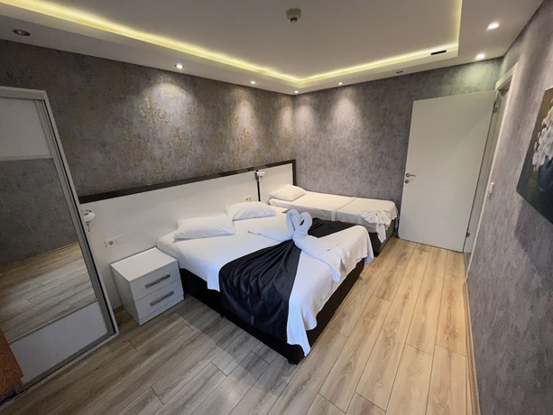 Imagen de la habitación del Dolce Vita Suite Hotel. Foto 5