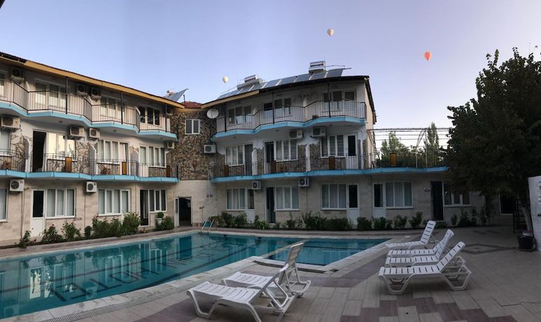 Imagen de la piscina del Dolphin Yunus Hotel. Foto 19