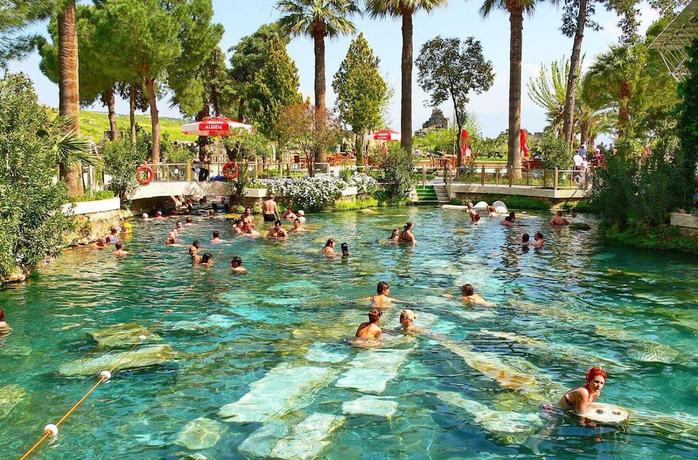 Imagen de la piscina del Dolphin Yunus Hotel. Foto 20