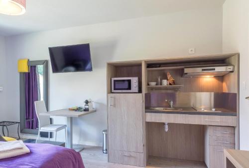 Imagen de la habitación del Domaine Des Pierres Dorées. Foto 7