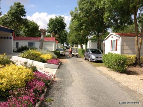 Imagen de la habitación del Domaine R&eacute;sidentiel de Plein Air Escale du Perthuis. Foto 8