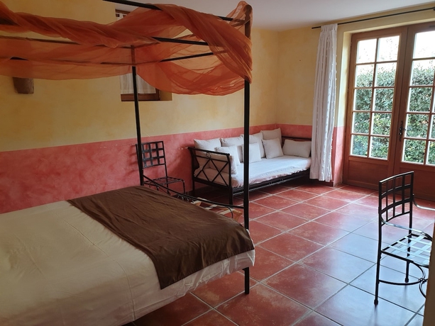 Imagen de la habitación del Domaine de Peyrolade. Foto 7