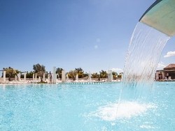 Imagen de la piscina del Domaine de la Dragonniere. Foto 18