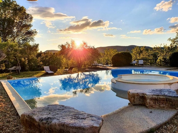 Imagen de la piscina del Domaine du Frigoulet. Foto 15