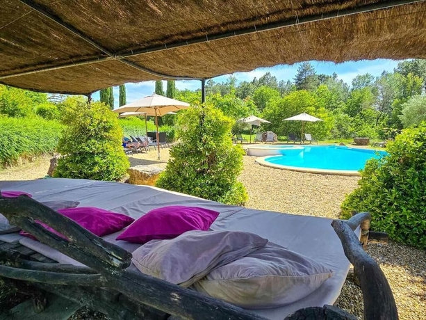 Imagen de la piscina del Domaine du Frigoulet. Foto 16