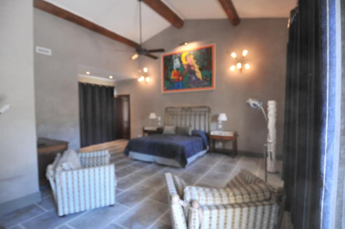 Imagen de la habitación del Domaine du Grand Malherbes. Foto 15