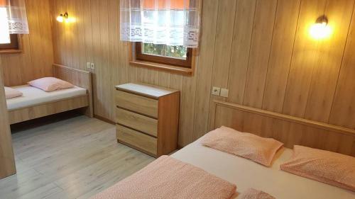 Imagen general del Domki i Pokoje Zielony Zakątek - Mini Zoo - Duży Plac Zabaw - Komfort i Cisza. Foto 10