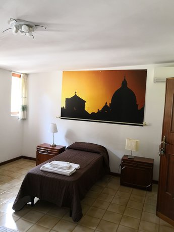 Imagen de la habitación del Domus Getsemani. Foto 7