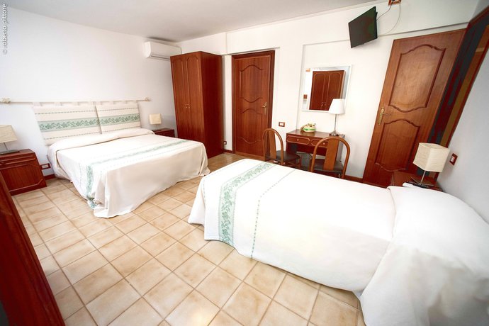 Imagen de la habitación del Domus Getsemani. Foto 15