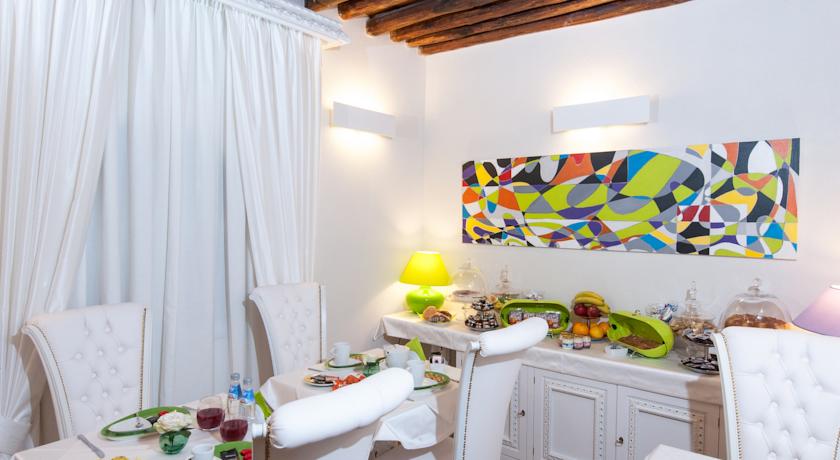 Imagen del bar/restaurante del Domus Spagna. Foto 2