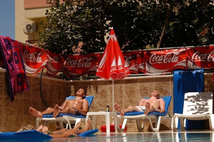 Imagen de la piscina del Doris Aytur City. Foto 16