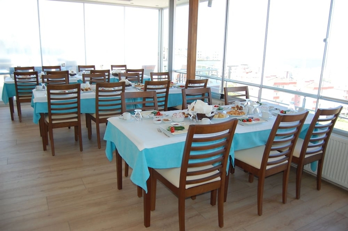 Imagen del bar/restaurante del Dort Mevsim Suit Otel. Foto 2