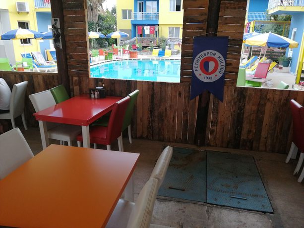 Imagen del bar/restaurante del Dost Hotel. Foto 2