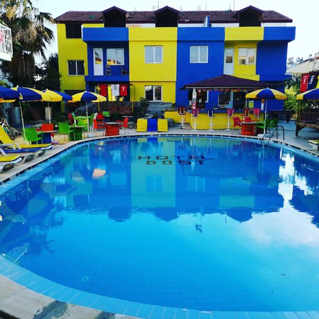 Imagen de la piscina del Dost Hotel. Foto 18