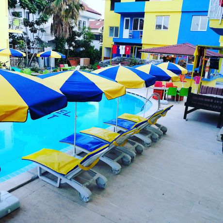 Imagen de la piscina del Dost Hotel. Foto 19