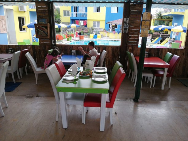 Imagen del bar/restaurante del Dost Hotel. Foto 5