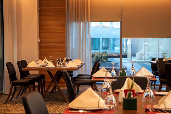 Imagen del bar/restaurante del Doubletree By Hilton Ankara Incek. Foto 4