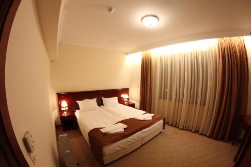 Imagen de la habitación del Downtown Bansko Resort. Foto 17