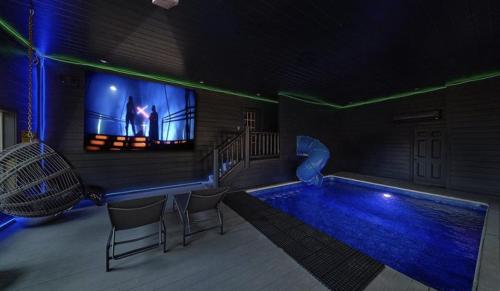 Imagen general del Dream Maker Lodge: 12-Bedroom Smoky Mountain Cabin with Pool, Hot Tubs, Theater, and Game Room. Foto 1