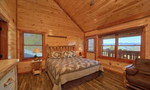 Imagen general del Dream Maker Lodge: 12-Bedroom Smoky Mountain Cabin with Pool, Hot Tubs, Theater, and Game Room. Foto 17