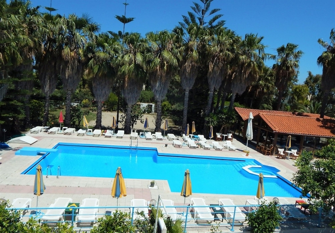 Imagen de la piscina del Dreams4you. Foto 16