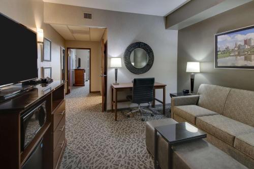 Imagen de la habitación del Drury Plaza Hotel Savannah. Foto 11