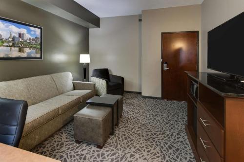 Imagen de la habitación del Drury Plaza Hotel Savannah. Foto 12