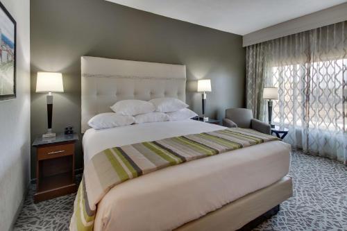 Imagen de la habitación del Drury Plaza Hotel Savannah. Foto 16