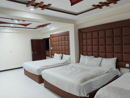 Imagen de la habitación del Dubai Palace Hotel. Foto 13