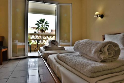 Imagen de la habitación del ELPIDA HOTEL. Foto 8