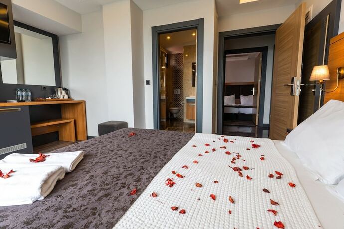 Imagen de la habitación del EMAY OTEL. Foto 16