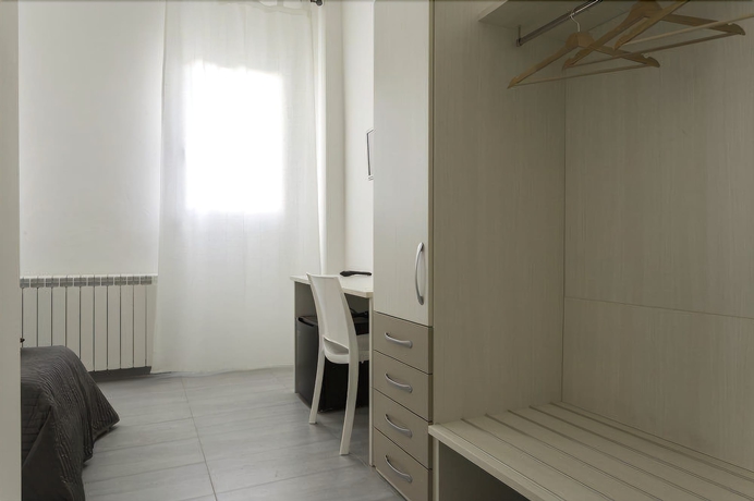 Imagen de la habitación del Easy Venice Room. Foto 16